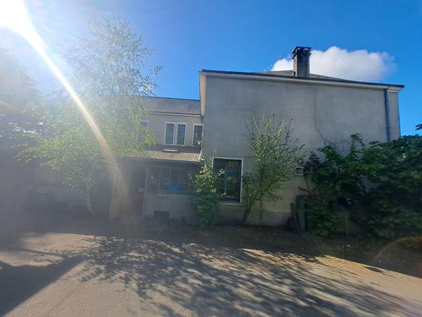 ANCIEN RESTAURANT- HOTEL A VILLAINES SOUS MALICORNE