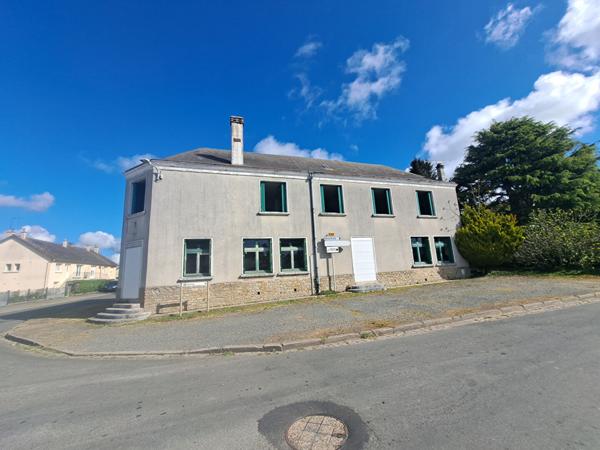 ANCIEN RESTAURANT- HOTEL A VILLAINES SOUS MALICORNE