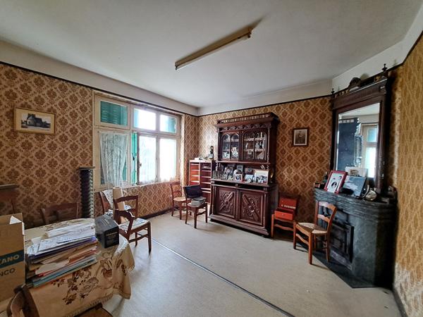 ANCIEN RESTAURANT- HOTEL A VILLAINES SOUS MALICORNE