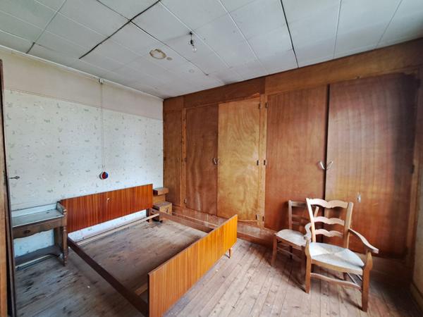 ANCIEN RESTAURANT- HOTEL A VILLAINES SOUS MALICORNE