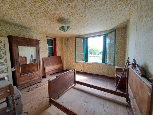 ANCIEN RESTAURANT- HOTEL A VILLAINES SOUS MALICORNE