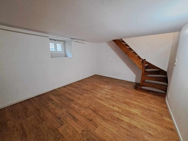 Centre-ville de Saumur : maison avec cour et garage