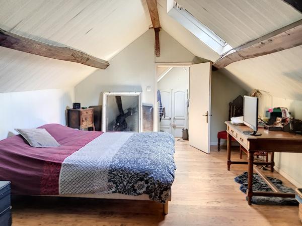 Centre-ville de Saumur : maison avec cour et garage