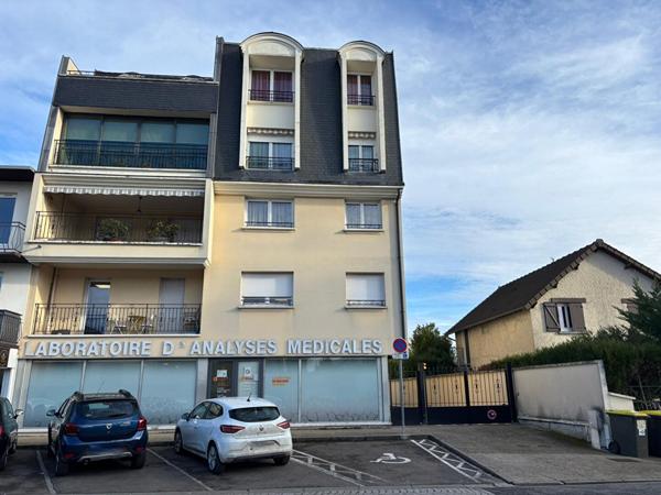 En plein centre ville, venez visiter ce 3 pièces de 69m²  avec terrasse et box !