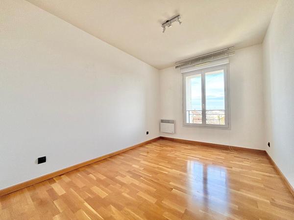 En plein centre ville, venez visiter ce 3 pièces de 69m²  avec terrasse et box !