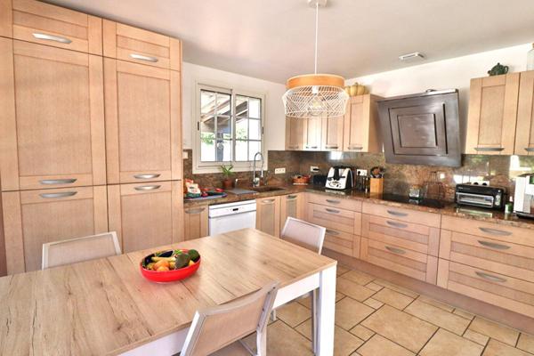 VILLA T5 4 FACES DE 134M² + PISCINE + DEPENDANCE SUR UN TERRAIN DE 1799M²