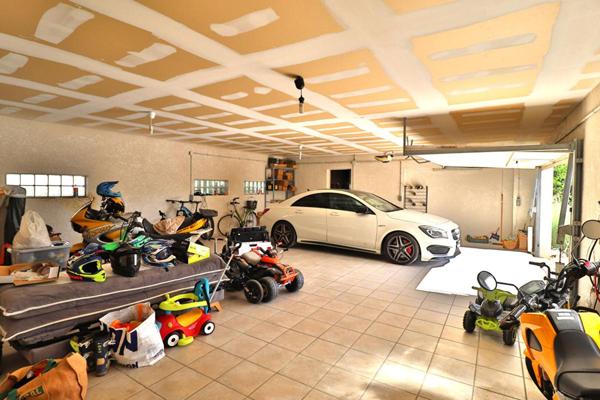 VILLA T5 4 FACES DE 134M² + PISCINE + DEPENDANCE SUR UN TERRAIN DE 1799M²