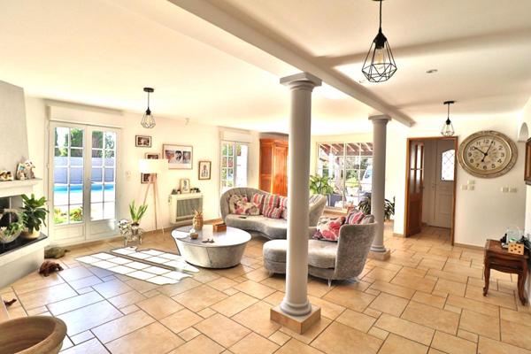 VILLA T5 4 FACES DE 134M² + PISCINE + DEPENDANCE SUR UN TERRAIN DE 1799M²