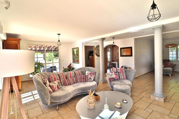 VILLA T5 4 FACES DE 134M² + PISCINE + DEPENDANCE SUR UN TERRAIN DE 1799M²