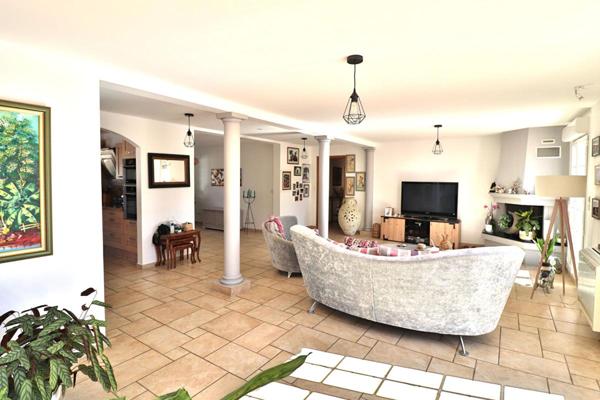 VILLA T5 4 FACES DE 134M² + PISCINE + DEPENDANCE SUR UN TERRAIN DE 1799M²