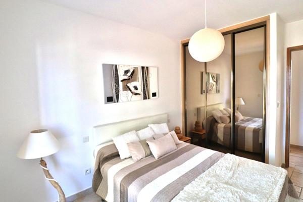 VILLA T5 4 FACES DE 134M² + PISCINE + DEPENDANCE SUR UN TERRAIN DE 1799M²