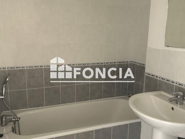 Location Studio 27.21 m² - 46 CHEMIN DE LA TOUR Brignoles 83170