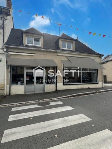 Situé en plein coeur de la Flèche, cet bâtiment offre une belle opportunité d'investissement