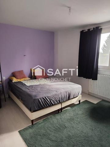 Situé en plein coeur de la Flèche, cet bâtiment offre une belle opportunité d'investissement