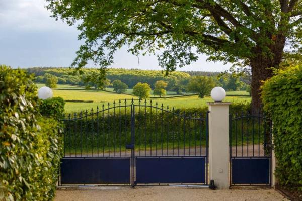 Propriété à vendre 8 pièces, 10 min de Paray Le Monial(71)
