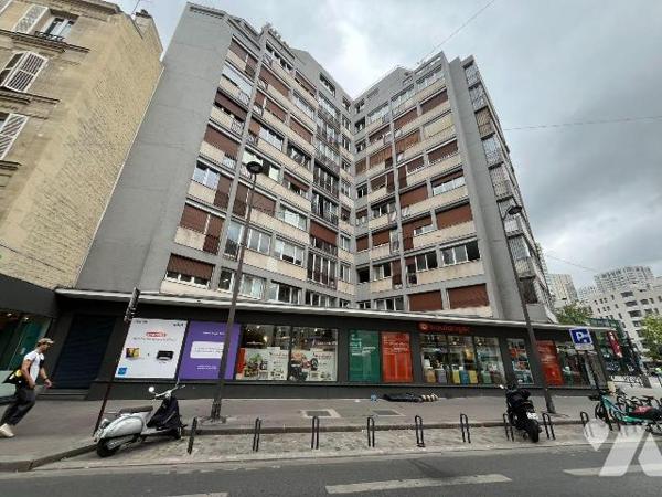  
La SAS R&R Notaires propose à la vente un appartement à usage mixte (habitation ou professio...