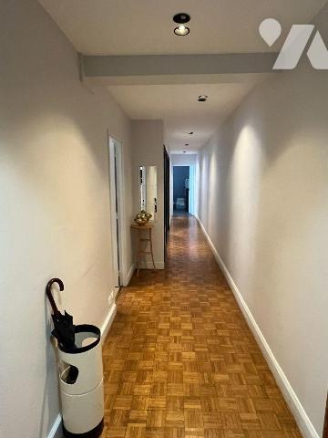  
La SAS R&R Notaires propose à la vente un appartement à usage mixte (habitation ou professio...