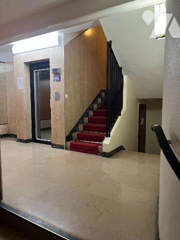  
La SAS R&R Notaires propose à la vente un appartement à usage mixte (habitation ou professio...