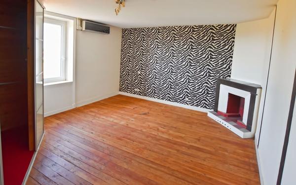 Maison à vendre    5 pièces •  Saint-Germain-Lespinasse