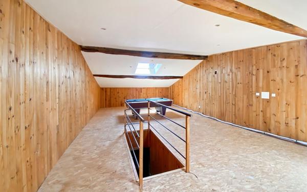 Maison à vendre    5 pièces •  Saint-Germain-Lespinasse