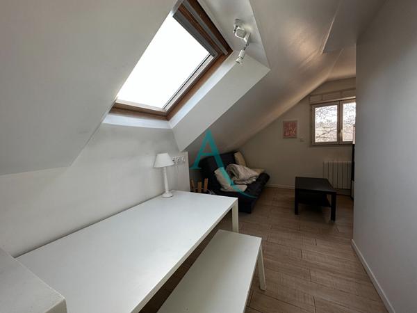 L'ADRESSE VOUS PROPOSE UN STUDIO MEUBLE IDEAL POUR UN ETUDIANT PROCHE DE ROUELLES A €/ MOIS TOUTES CHARGES COMPRISES