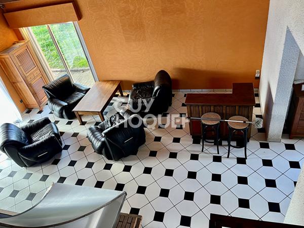 Maison d'architecte à THIL avec beaux volumes (environ 185 m²)