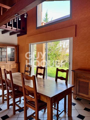 Maison d'architecte à THIL avec beaux volumes (environ 185 m²)