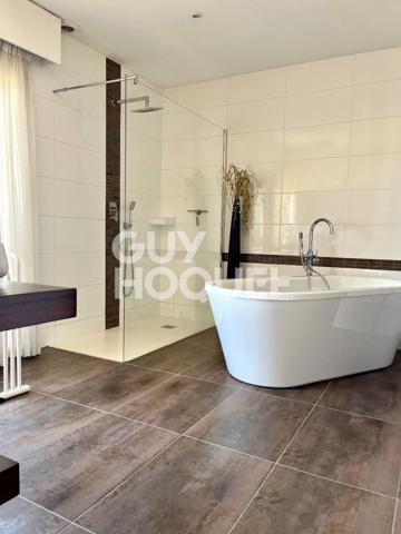 Maison d'architecte à THIL avec beaux volumes (environ 185 m²)