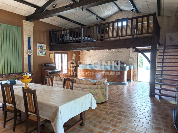 Propriété Magne 8 pièce(s) 166 m², 4 chambres, terrain de 9 650 m².