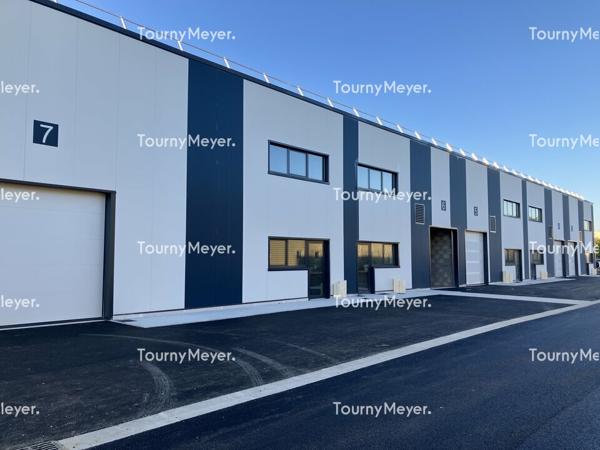 A VENDRE - BLANQUEFORT LOCAUX ACTIVITES DE 1 000 M² DIVISIBLES