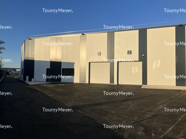 A VENDRE - BLANQUEFORT LOCAUX ACTIVITES DE 1 000 M² DIVISIBLES