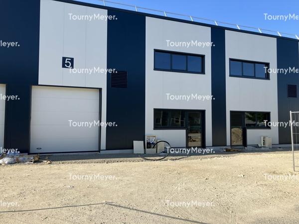 A VENDRE - BLANQUEFORT LOCAUX ACTIVITES DE 1 000 M² DIVISIBLES