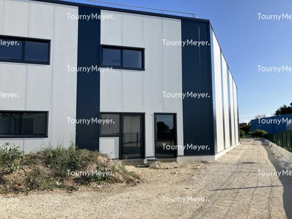 A VENDRE - BLANQUEFORT LOCAUX ACTIVITES DE 1 000 M² DIVISIBLES