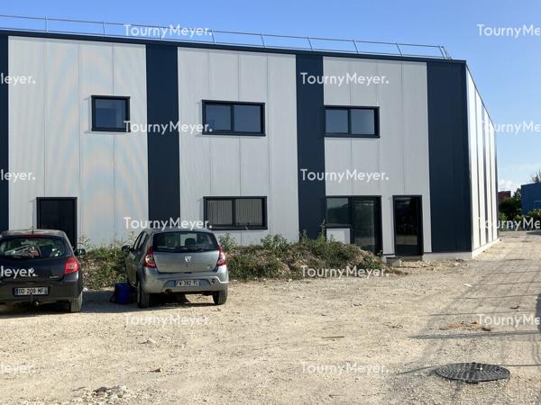 A VENDRE - BLANQUEFORT LOCAUX ACTIVITES DE 1 000 M² DIVISIBLES