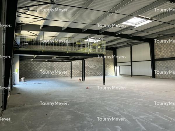 A VENDRE - BLANQUEFORT LOCAUX ACTIVITES DE 1 000 M² DIVISIBLES