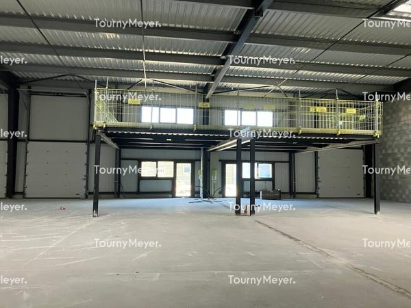 A VENDRE - BLANQUEFORT LOCAUX ACTIVITES DE 1 000 M² DIVISIBLES