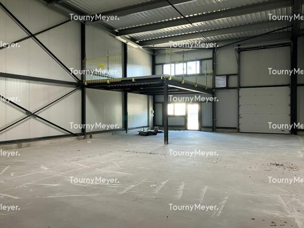 A VENDRE - BLANQUEFORT LOCAUX ACTIVITES DE 1 000 M² DIVISIBLES