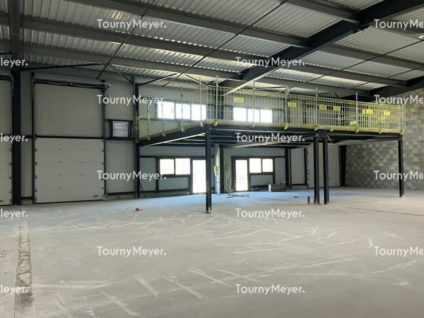 A VENDRE - BLANQUEFORT LOCAUX ACTIVITES DE 1 000 M² DIVISIBLES
