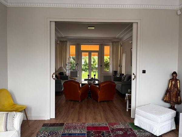 EXCLUSIF - MAISON ART DECO AVEC PISCINE