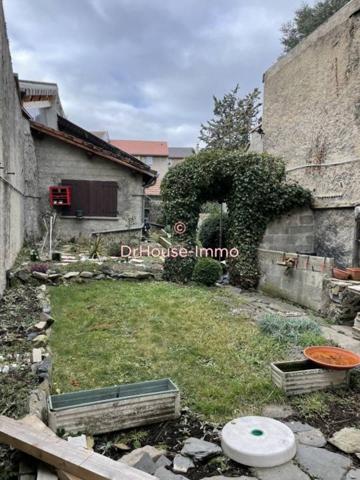 Immeuble à vendre 11 pièces de 216 m²