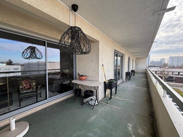 Appartement à louer Bordeaux : 4 pièces, 96m² avec 3 chambre(s) à 1 400€ - AJP Immobilier Bordeaux Saint-Augustin