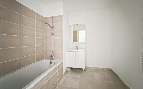 Appartement à vendre    3 pièces • 62 m2 Fréjus