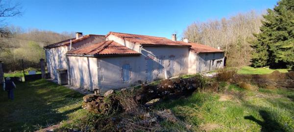 BELLE MAISON DE MAÏTRE  DANS SON ENVIRONNEMENT PRESERVE