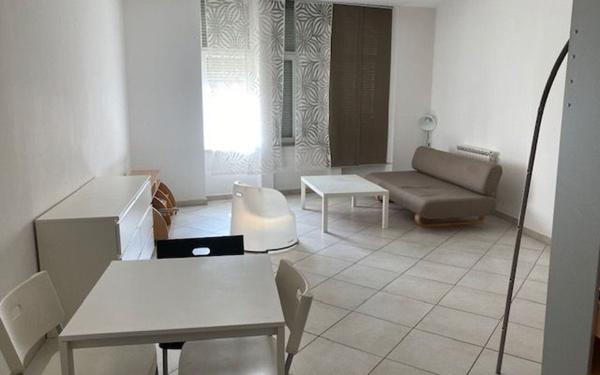 Appartement à louer    1 pièce • 45 m2 Metz