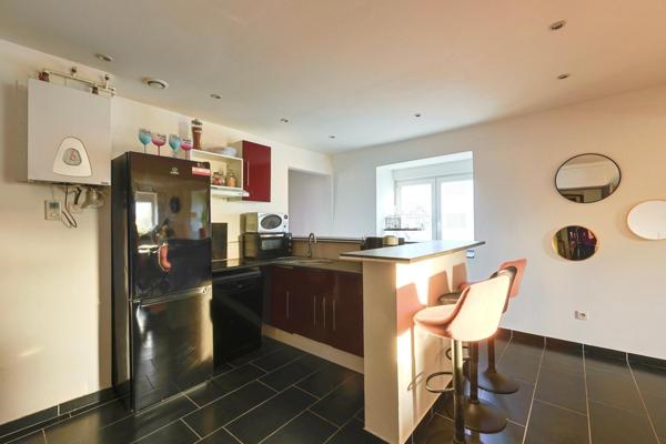 Petit immeuble ,bâtiment historique ,proche lycée ,centre ville