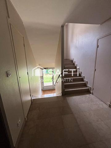 Appart T3 RDC surélevé, 77m2, cave et parking.