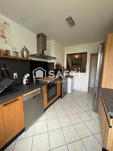 Appart T3 RDC surélevé, 77m2, cave et parking.