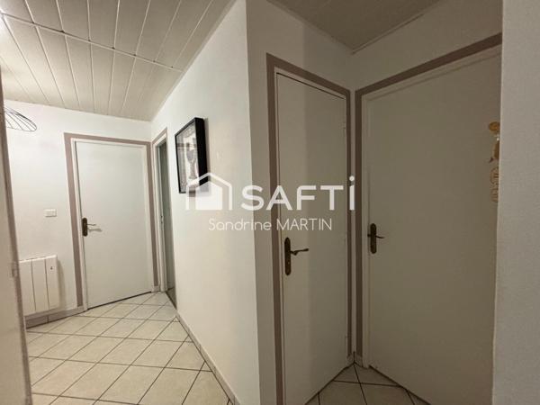 Appart T3 RDC surélevé, 77m2, cave et parking.