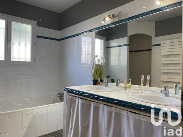 Maison traditionnelle 5 pièces de 171 m² à Ceyreste (13600)