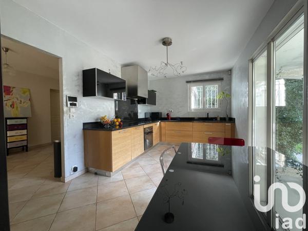 Maison traditionnelle 5 pièces de 171 m² à Ceyreste (13600)